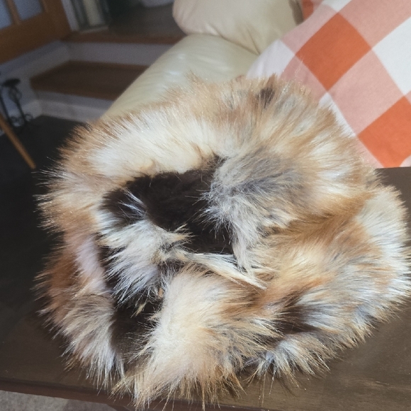 Women Luxurious Faux Fur Hat - Picture 5 of 6